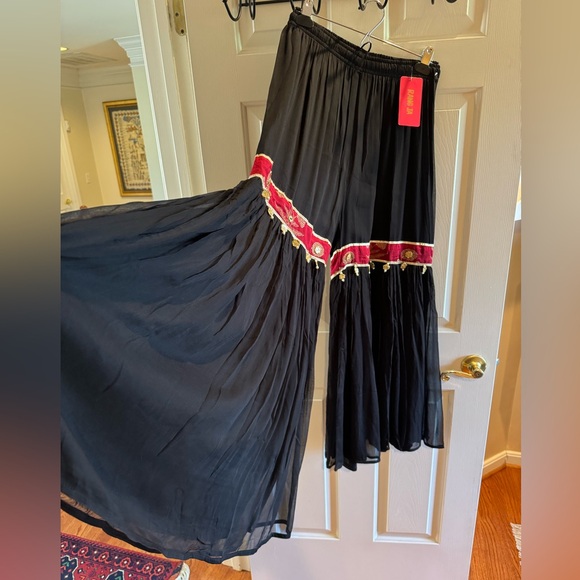 Indian style very wide leg pants with elastic waist. 100% cotton. Fully lined. - Picture 2 of 7